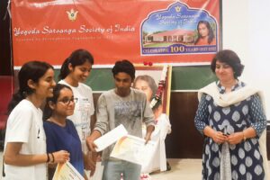 योगी कथामृत प्रश्नोत्तरी प्रतियोगिता के विजेता, आईआईआईटी जबलपुर।