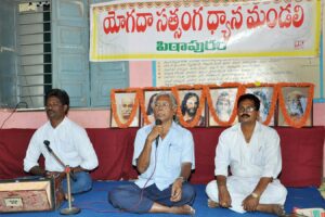 Devotee speaks about Guruji's How - to - Live principles, Pithapuram.
