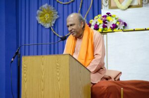Swami Amarananda reviews the Om technique in English.