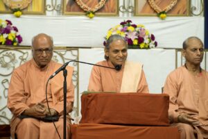 Opening satsanga by Swami Smaranananda.