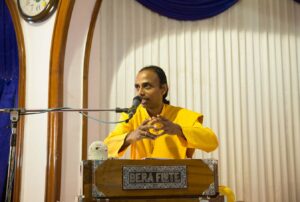 Brahmachari Niranjanananda reviews Guruji’s meditation technique, Chennai.