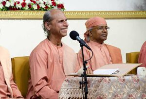 Swami Suddhananda delivers the closing satsanga in sangam-II.