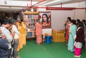 Swami Hiteshananda inaugurates the book stall.