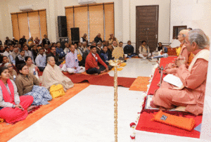 Swami Smaranananda address the devotees.
