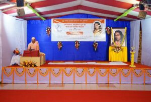 Swami Krishnananda gives a public talk on Kriya Yoga at Puri.