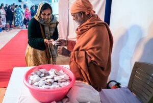 Swami Hiteshananda distributes prasad, Noida.