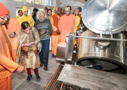 Swami Ishwarananda explains the functioning of new equipment.
