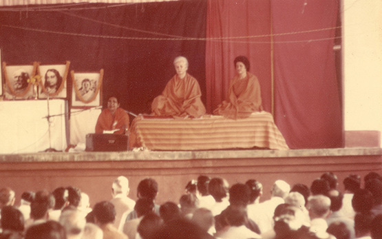 Mrinalini Mata and Uma Mata meditating.