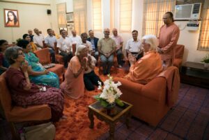 Swamiji meets informally with the devotees.